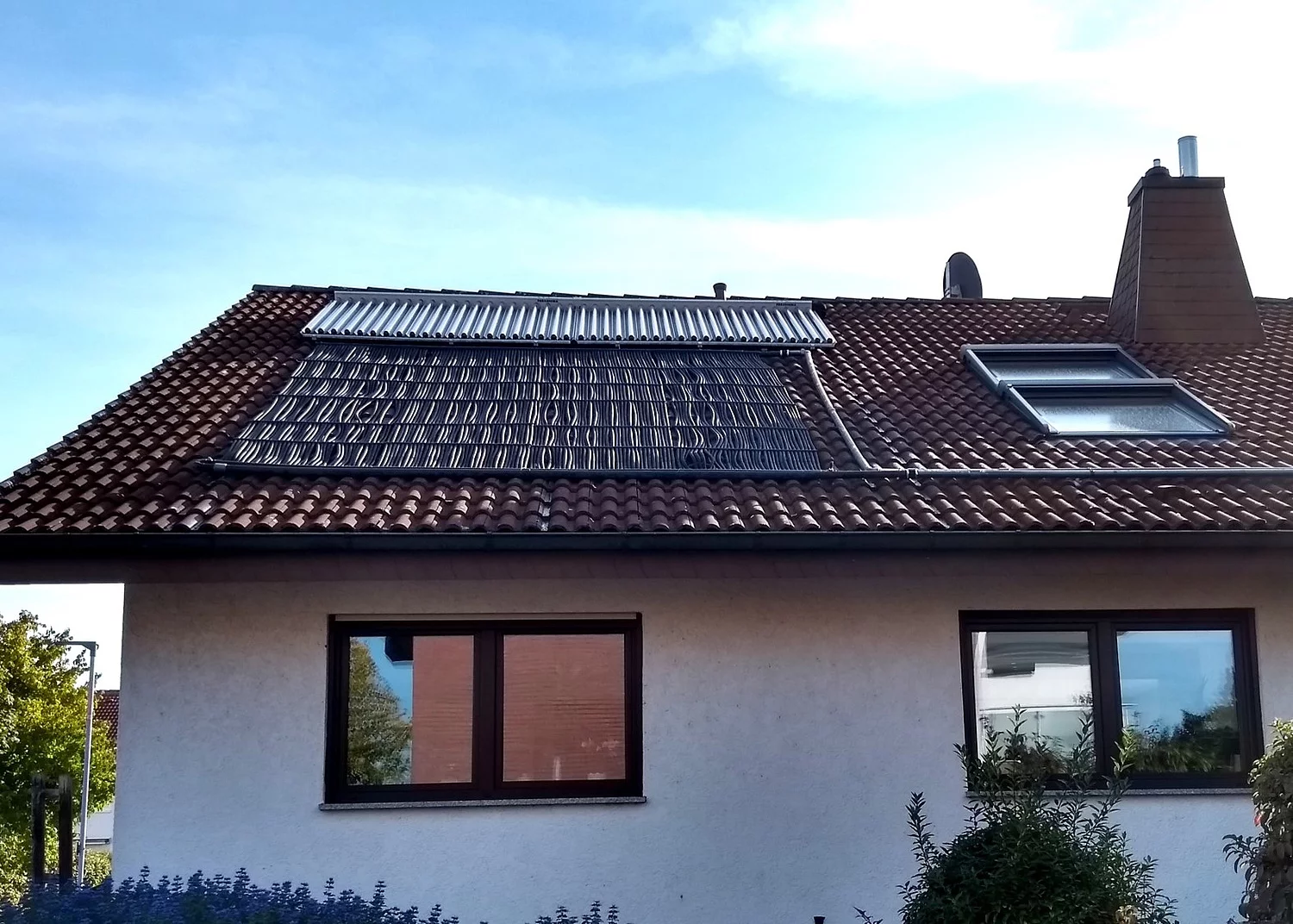 Solarmatten auf einem Hausdach
